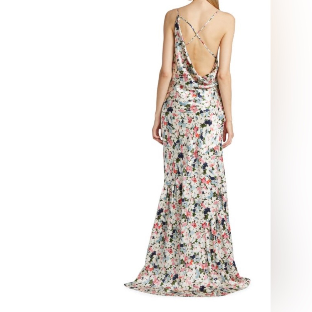CINQ A SEPT
Silk Garden Bloom Julissa Gown Cinq a Sept color Multi/Floral Dress - Picture 15 of 16